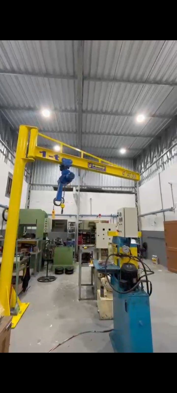 Braço giratório de 1 tonelada fabricado pela Force Movimentação