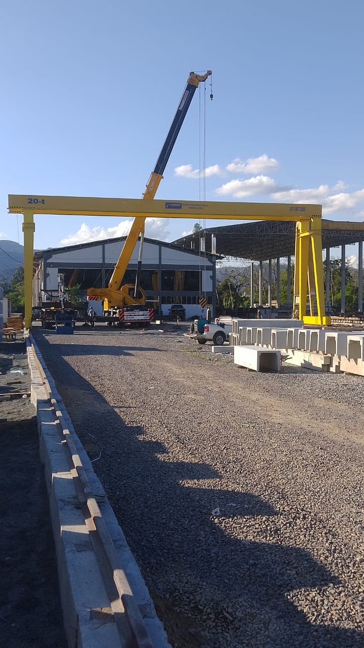 Pórtico rolante de 20 toneladas fabricado pela Force Movimentação