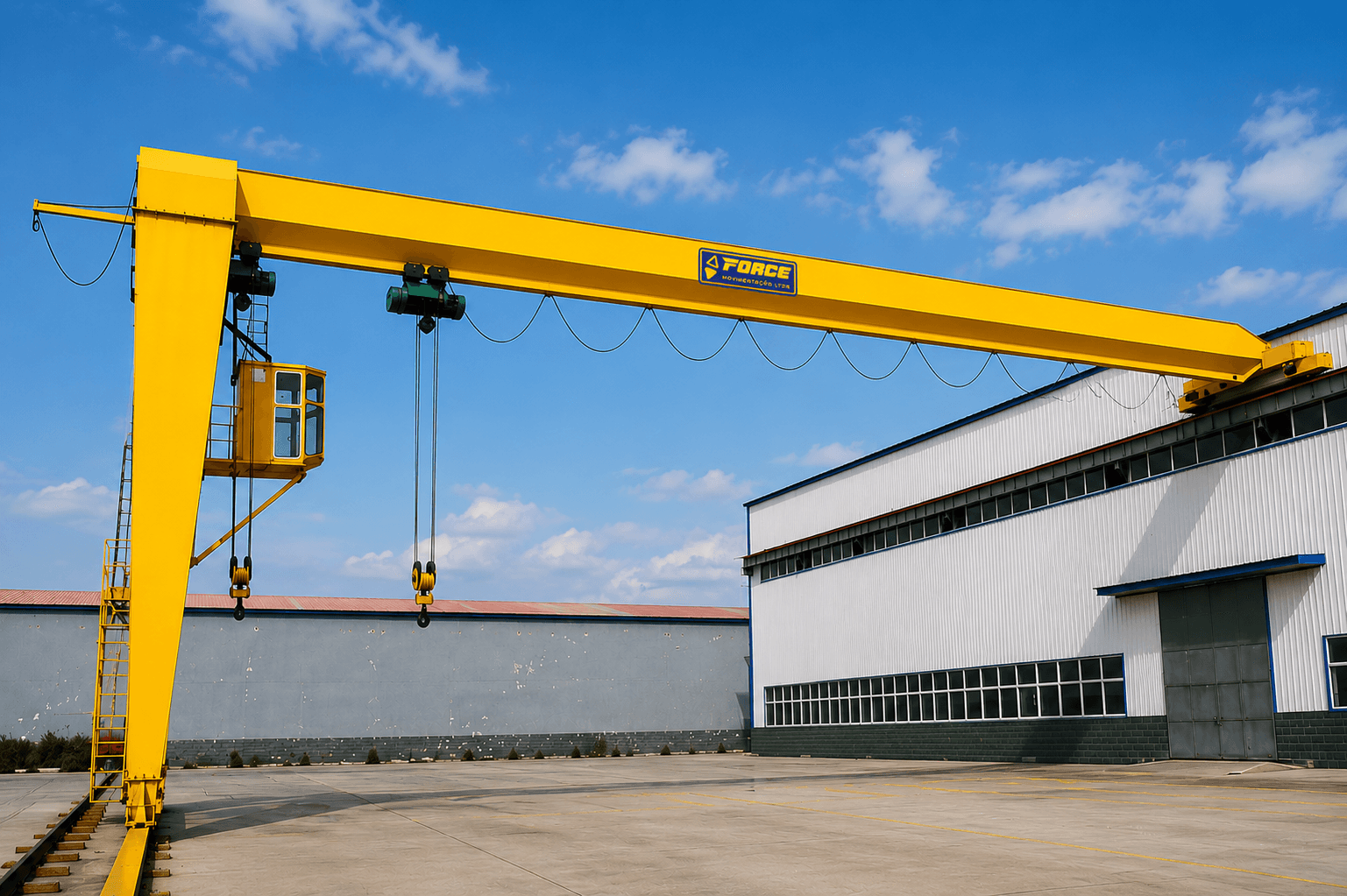 Semipórtico fabricado pela Force Movimentação, com cabine de operação